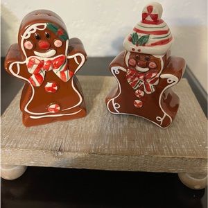 GINGERBREAD SALT AND PEPPER SHAKERS.c ones from smoke free home.